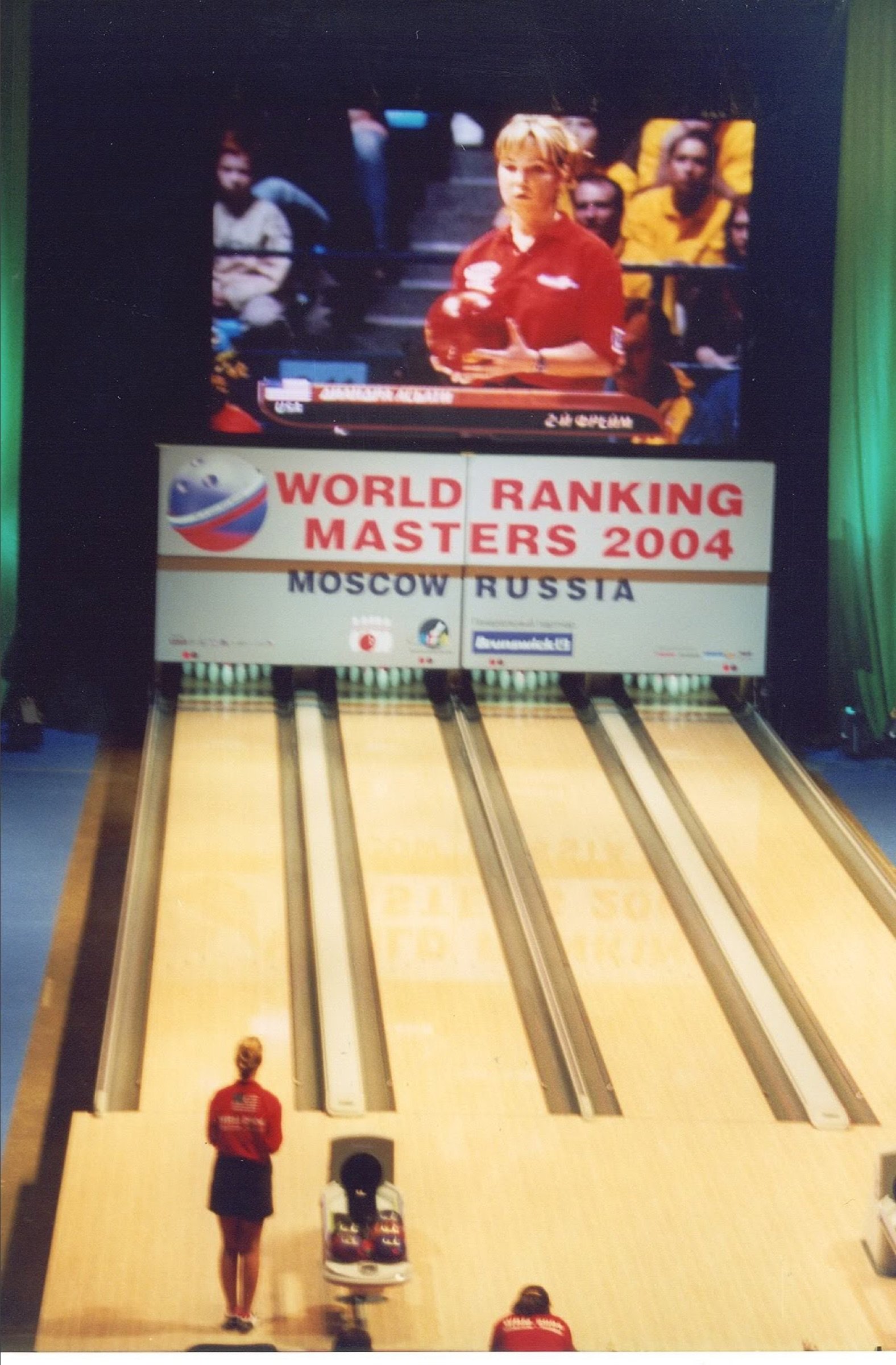 Diandra Asbaty on the lane in her USA jersey at the 2004 World Ranking Masters in Moscow